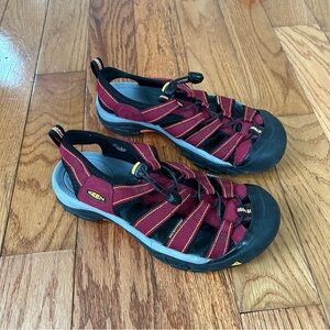 Keen Dark Red and Black Hiking Sandals Women’s 8